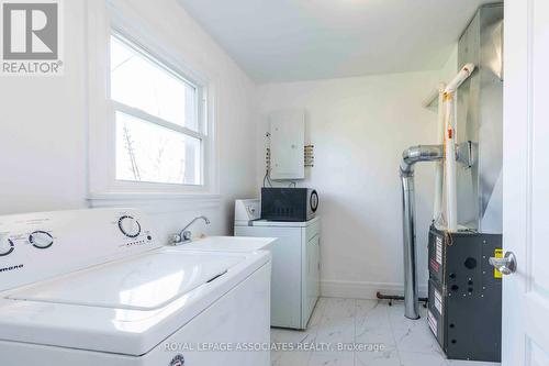 44 Diver Belt Drive, Prince Edward County, ON - Indoor Photo Showing Laundry Room