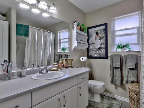 1006 Norview Road, Kamloops, BC - Indoor Photo Showing Bathroom