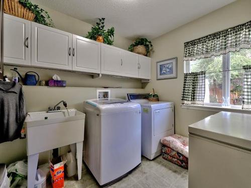 1006 Norview Road, Kamloops, BC - Indoor Photo Showing Laundry Room