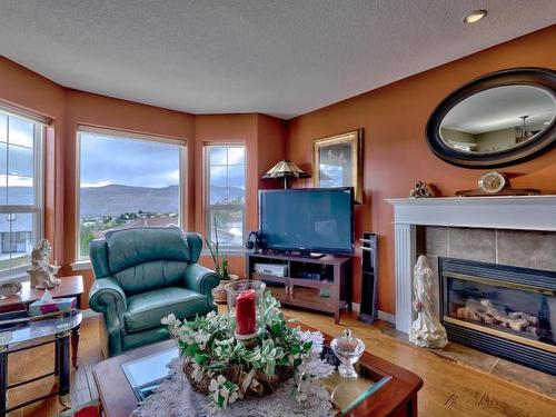 1006 Norview Road, Kamloops, BC - Indoor Photo Showing Living Room With Fireplace