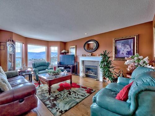 1006 Norview Road, Kamloops, BC - Indoor Photo Showing Living Room With Fireplace