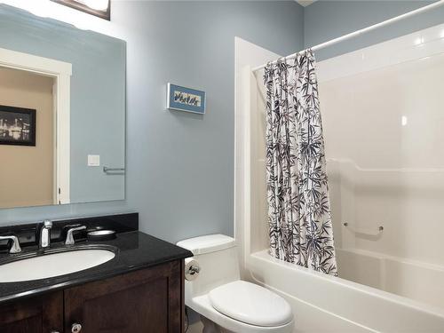 9837 Crofton Road, Lake Country, BC - Indoor Photo Showing Bathroom
