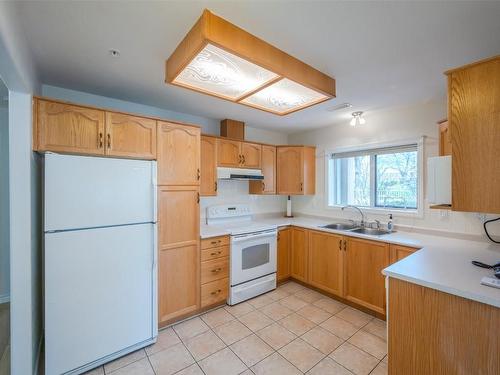 106-2245 Atkinson Street, Penticton, BC - Indoor Photo Showing Kitchen With Double Sink