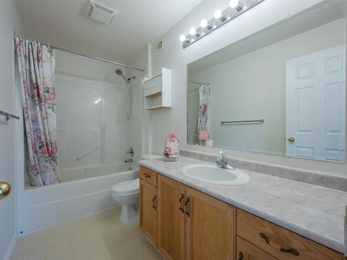 106-2245 Atkinson Street, Penticton, BC - Indoor Photo Showing Bathroom