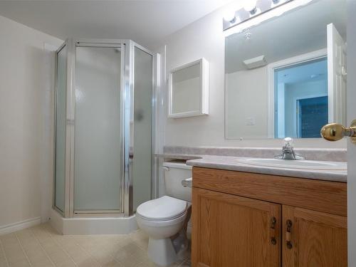 106-2245 Atkinson Street, Penticton, BC - Indoor Photo Showing Bathroom