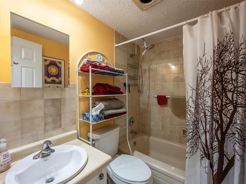 403-740 Winnipeg Street, Penticton, BC - Indoor Photo Showing Bathroom