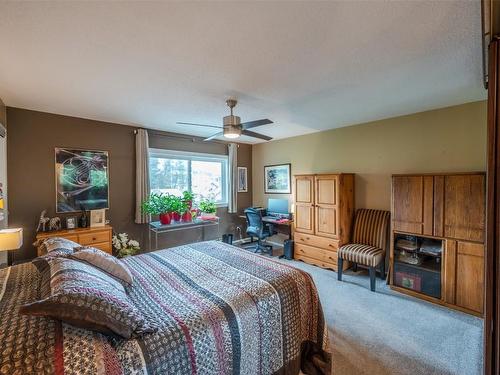403-740 Winnipeg Street, Penticton, BC - Indoor Photo Showing Bedroom With Fireplace