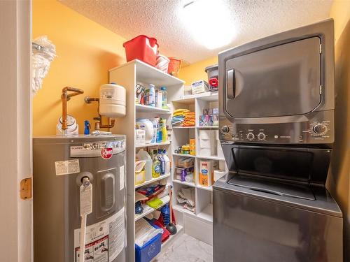 403-740 Winnipeg Street, Penticton, BC - Indoor Photo Showing Laundry Room