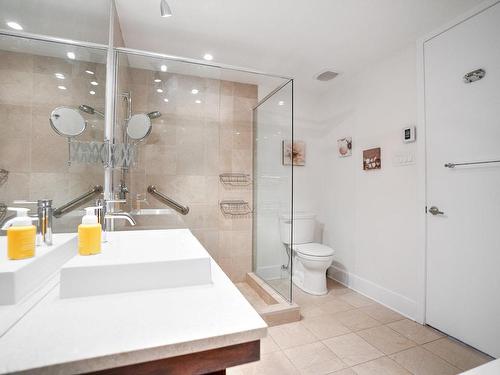 Salle de bains - 614-859 Rue De La Commune E., Montréal (Ville-Marie), QC - Indoor Photo Showing Bathroom
