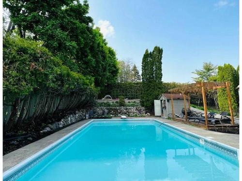 Piscine - 8 Rue Magnolia, Baie-D'Urfé, QC - Outdoor With In Ground Pool With Backyard