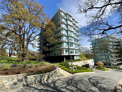 101-4011 Rainbow Hill Lane, Saanich, BC - Outdoor With Facade