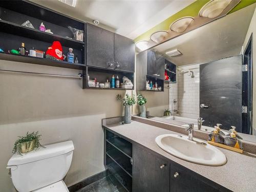 P8-1061 Fort St, Victoria, BC - Indoor Photo Showing Bathroom