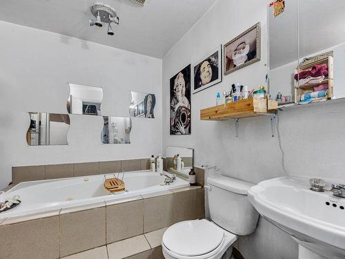 Bathroom - 2348  - 2352 Rue Cuvillier, Montréal (Mercier/Hochelaga-Maisonneuve), QC - Indoor Photo Showing Bathroom