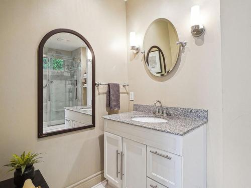 Ensuite bathroom - 24 Av. Belton, Pointe-Claire, QC - Indoor Photo Showing Bathroom