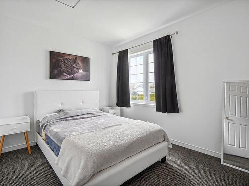 Chambre Ã Â coucher - 127 Rue Du Domaine-Caché, Lavaltrie, QC - Indoor Photo Showing Bedroom