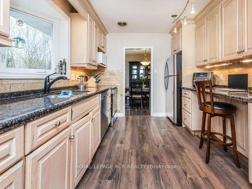 10588 Eighth Line, Halton Hills, ON - Indoor Photo Showing Kitchen With Double Sink