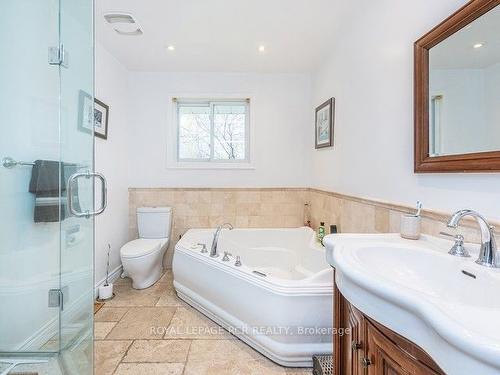 10588 Eighth Line, Halton Hills, ON - Indoor Photo Showing Bathroom