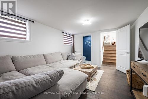 226 Phillip Murray Avenue, Oshawa, ON - Indoor Photo Showing Living Room