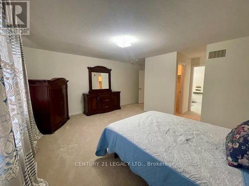 33 Pearl Street, Wasaga Beach, ON - Indoor Photo Showing Bedroom