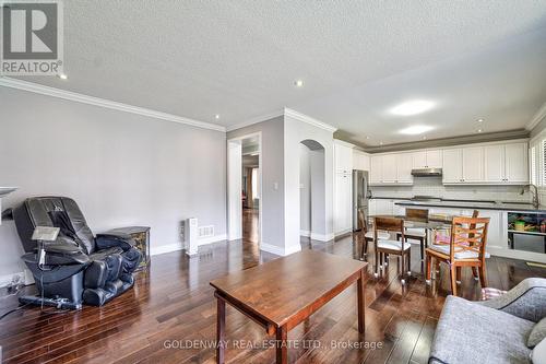 725 Millard Street, Whitchurch-Stouffville, ON - Indoor Photo Showing Living Room