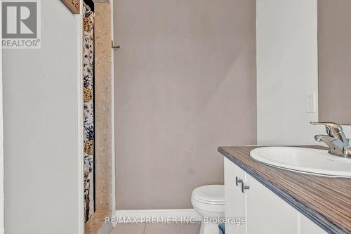 10 Angela Street, Bradford West Gwillimbury, ON - Indoor Photo Showing Bathroom