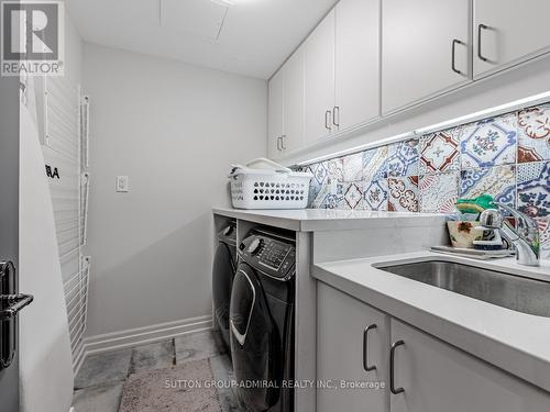 4304 - 2045 Lake Shore Boulevard W, Toronto, ON - Indoor Photo Showing Laundry Room