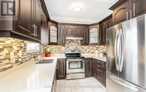 18 Stephanie Avenue, Brampton, ON - Indoor Photo Showing Kitchen With Stainless Steel Kitchen With Double Sink With Upgraded Kitchen