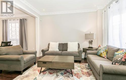 18 Stephanie Avenue, Brampton, ON - Indoor Photo Showing Living Room