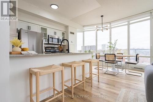 605 - 15 Windermere Avenue, Toronto, ON - Indoor Photo Showing Kitchen