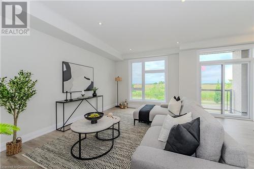 271 Grey Silo Road Unit# 65, Waterloo, ON - Indoor Photo Showing Living Room