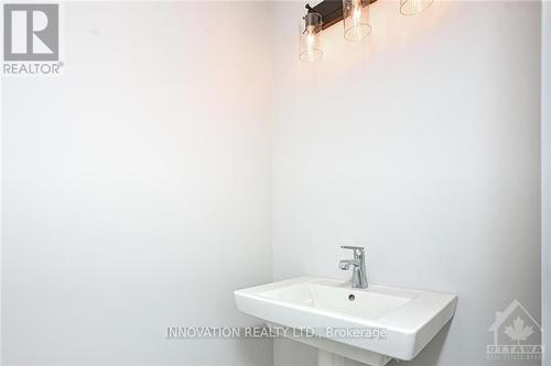 333B Pine Hill Road, North Grenville, ON - Indoor Photo Showing Bathroom