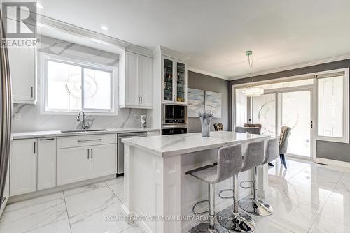 32 Freemont St, Vaughan, ON - Indoor Photo Showing Kitchen With Upgraded Kitchen