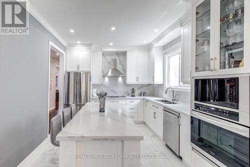 32 Freemont St, Vaughan, ON - Indoor Photo Showing Kitchen With Double Sink With Upgraded Kitchen