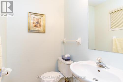 616 Napa Valley Avenue, Vaughan, ON - Indoor Photo Showing Bathroom