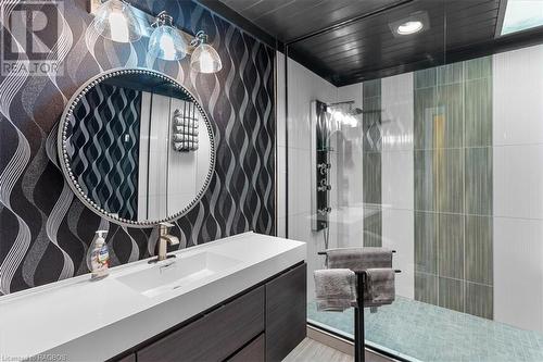 222 6Th Street W, Owen Sound, ON - Indoor Photo Showing Bathroom