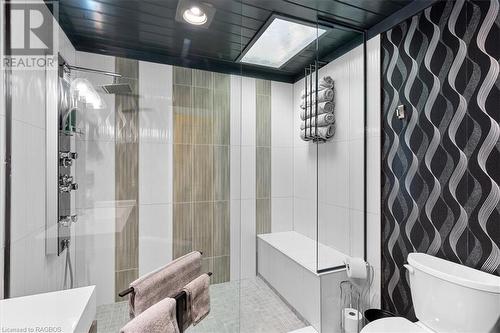 222 6Th Street W, Owen Sound, ON - Indoor Photo Showing Bathroom