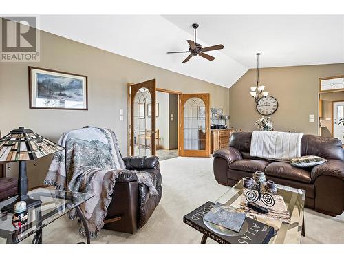 3340 Mcbride Road, Blind Bay, BC - Indoor Photo Showing Living Room