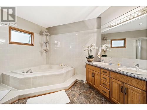 3340 Mcbride Road, Blind Bay, BC - Indoor Photo Showing Bathroom