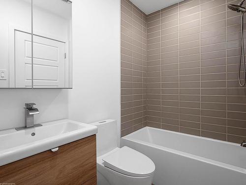 Bathroom - 750 2E Avenue, Montréal (Lachine), QC - Indoor Photo Showing Bathroom