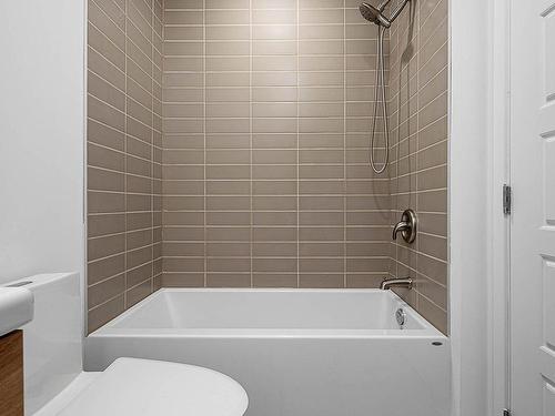 Bathroom - 750 2E Avenue, Montréal (Lachine), QC - Indoor Photo Showing Bathroom