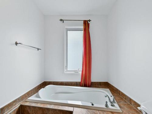 Bathroom - 255 Rue Valérie, Saint-Lin/Laurentides, QC - Indoor Photo Showing Bathroom