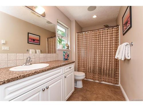 2910 Baird Rd, Courtenay, BC - Indoor Photo Showing Bathroom