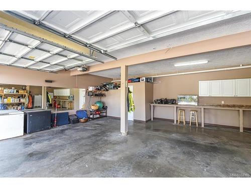 2910 Baird Rd, Courtenay, BC - Indoor Photo Showing Garage
