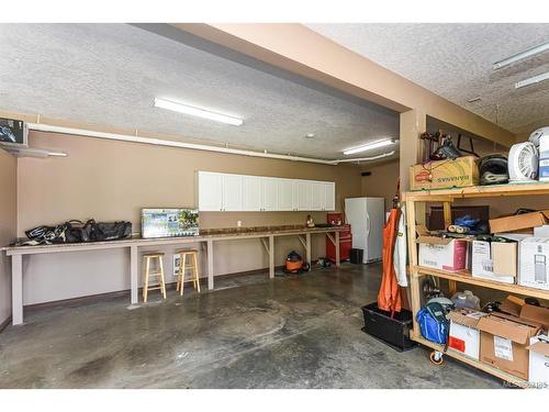2910 Baird Rd, Courtenay, BC - Indoor Photo Showing Garage