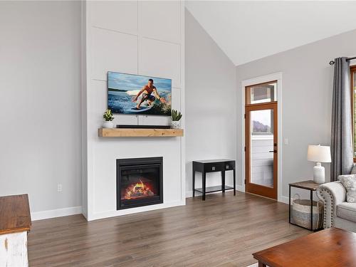 276 Castley Hts, Lake Cowichan, BC - Indoor Photo Showing Living Room With Fireplace