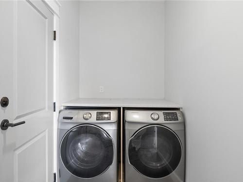 276 Castley Hts, Lake Cowichan, BC - Indoor Photo Showing Laundry Room