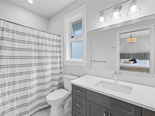 276 Castley Hts, Lake Cowichan, BC - Indoor Photo Showing Bathroom