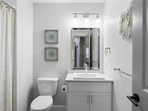 276 Castley Hts, Lake Cowichan, BC - Indoor Photo Showing Bathroom