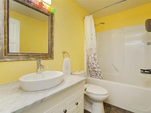 6243 Averill Dr, Duncan, BC - Indoor Photo Showing Bathroom