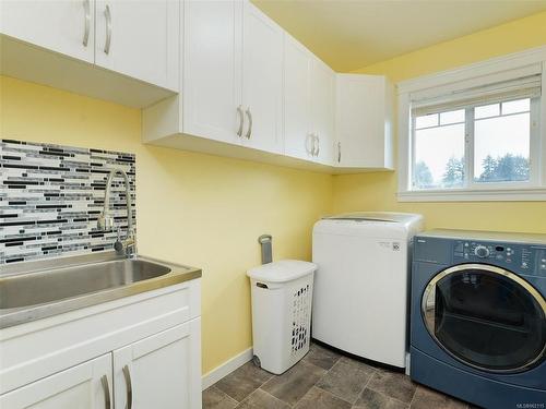 6243 Averill Dr, Duncan, BC - Indoor Photo Showing Laundry Room